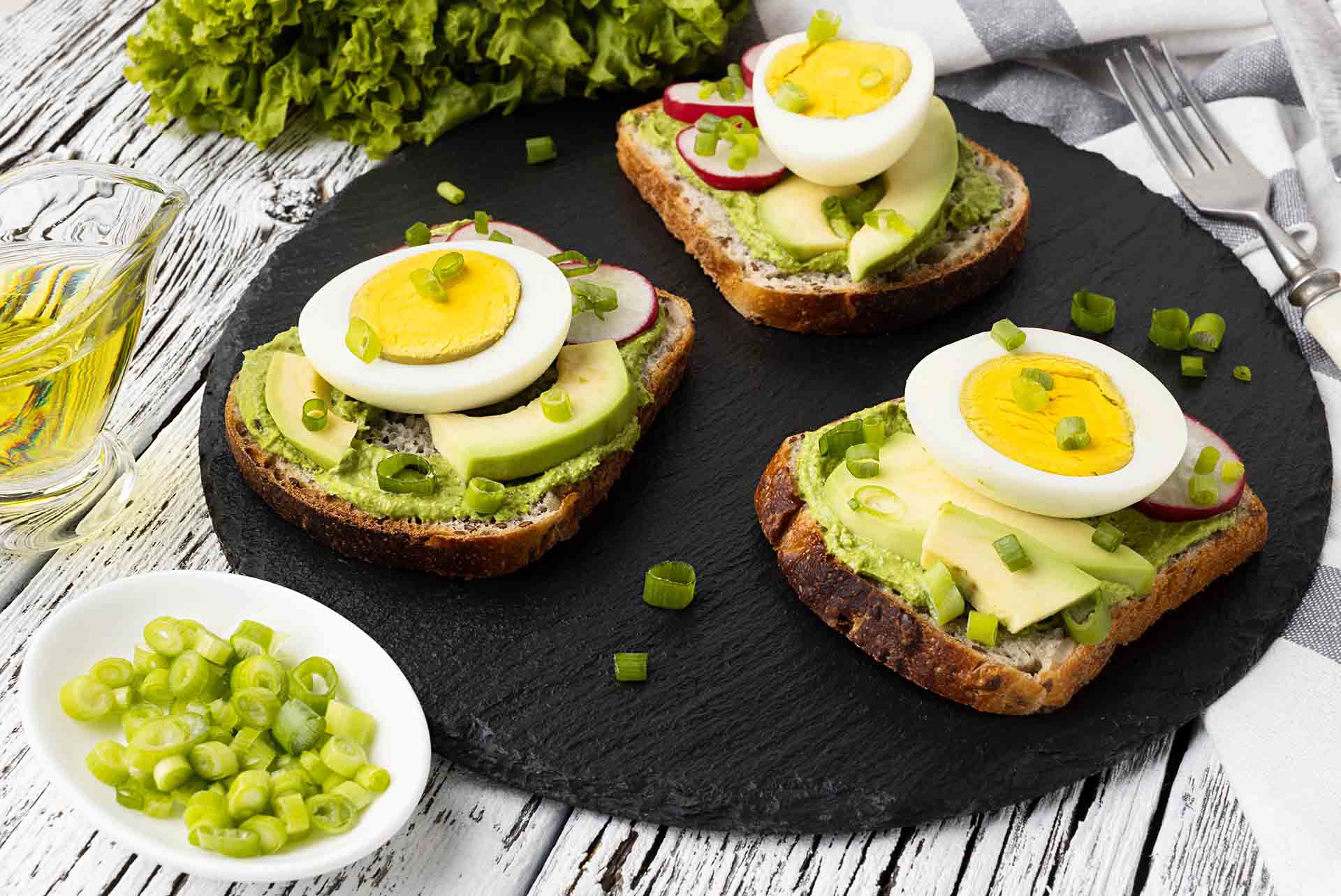 Avokado Yumurtalı Tost Tarifi
